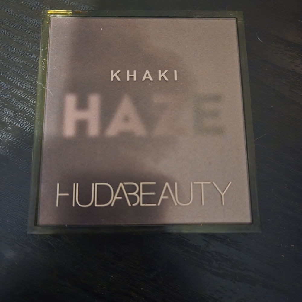 Huda Beauty Khaki Eyeshadow Palette